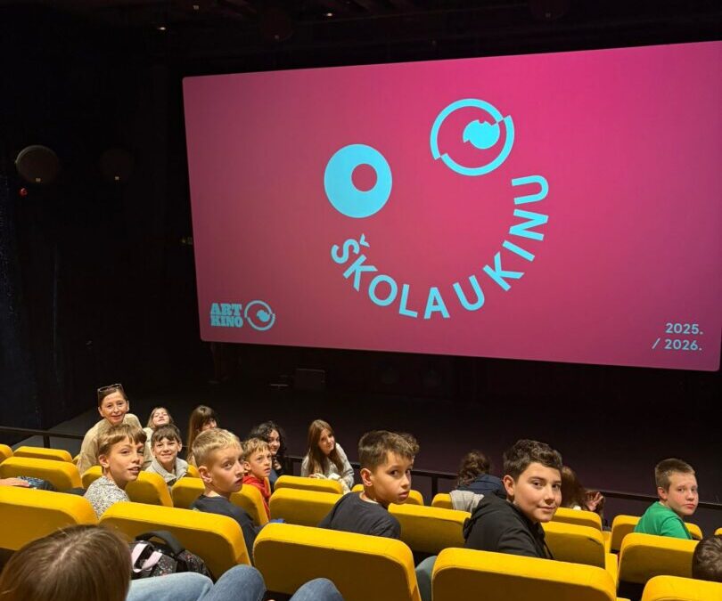 Škola u kinu: Moj brat lovi dinosaure