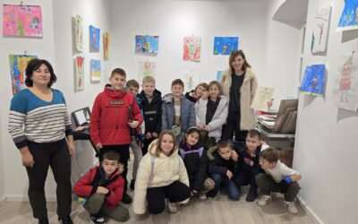 Ponosni izlagači: Likovna priča 2. b razreda u udruzi „Forma i Boja“ i blagdansko druženje u gradu