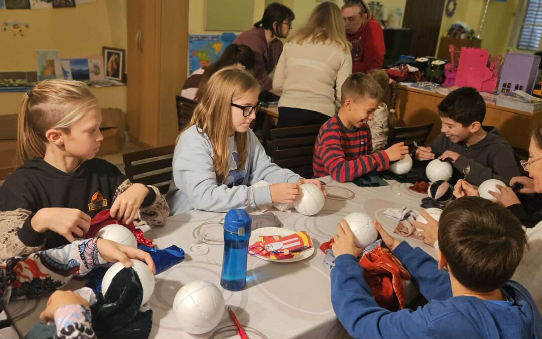 Mali knjižničari u božićnom stvaralačkom duhu