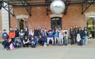 Moj brat lovi dinosaure